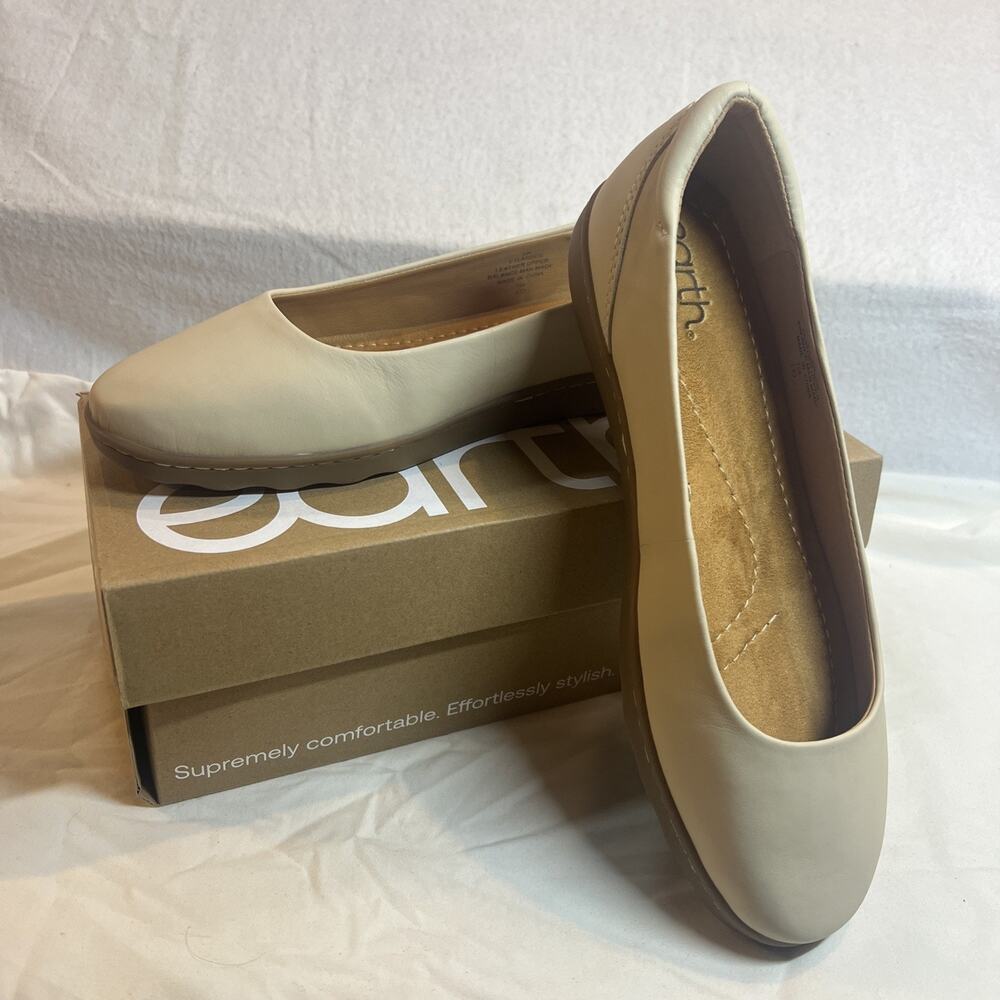 NIB Earth Women's Landen Slip-on Round Toe Casual Ballet Flats Ivory Size 8W